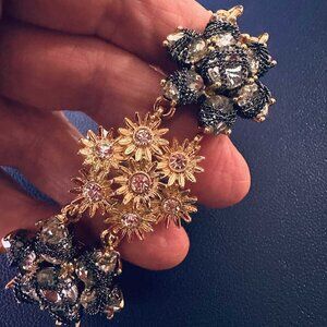 NWT Ann Taylor Floral Daisy Rhinestone Party Bracelet - A Statement